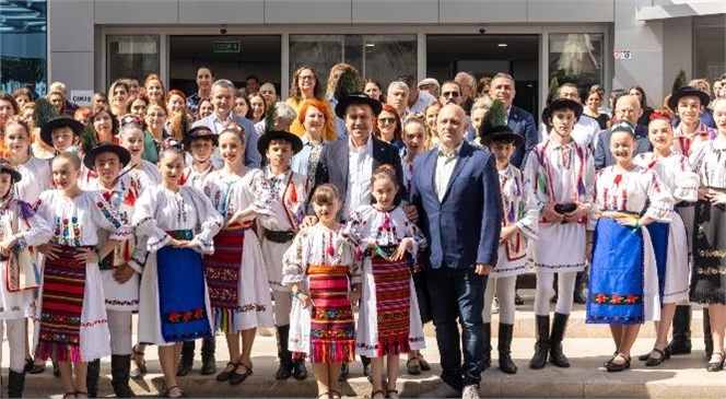 23 Nisan Dolayısıyla Mersin’e Gelen Romanyalı Çocuklar, Danslarıyla Büyüledi