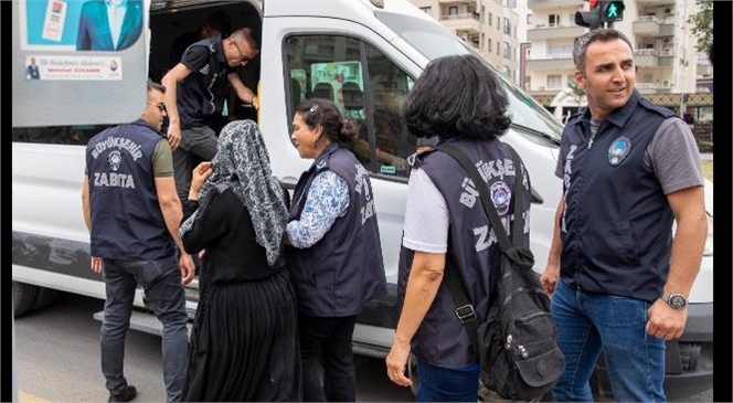 Mersin Büyükşehir Zabıta Ekiplerinden Dilenci Operasyonu, Büyükşehir Duygu Sömürücülerine Göz Açtırmıyor