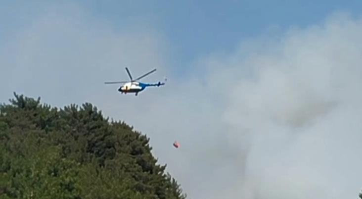 Yanan Araçtan Ormana Sıçrayan Yangına Havadan Müdahale Ediliyor