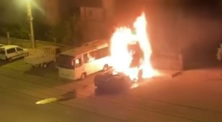 Mersin Tarsus Şehitlertepesi Mahallesi’nde TIR Çekicisinde Yangın Paniği