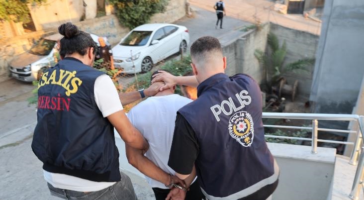 Mersin’de Aranan Şahıslara Eş Zamanlı Operasyon