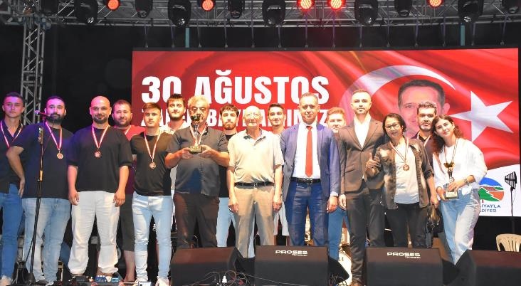 Çamlıyayla'da Zafer Kupası Voleybol Turnuvasında Kupalar Sahiplerini Buldu