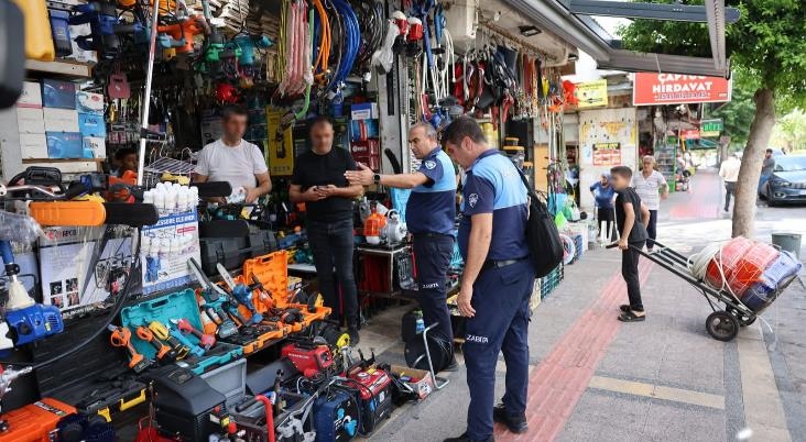 Akdeniz Belediyesi’nden Kaldırım İşgallerine Sıkı Denetim