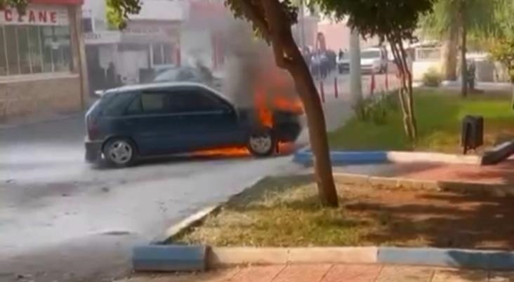 Mersin'de Park Halindeki Araçta Yandı