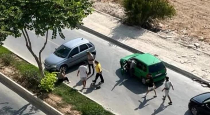 Tarsus'ta Araç Kontrolden Çıktı, Bebek Dışarıya Savruldu