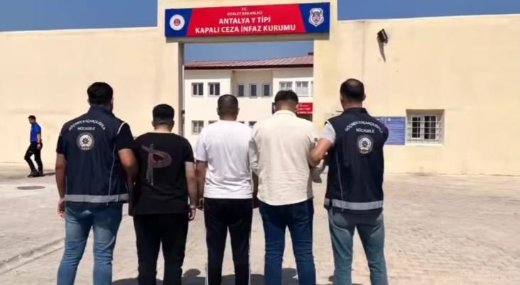 8'i Yabancı Uyruklu 46 Göçmen Kaçakçılığı Organizatörü Yakalandı