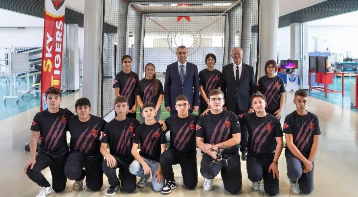 Mersin Valisi Toros'tan Mersin Özel Şişecam Mtal Öğrencilerini Ziyaret Etti