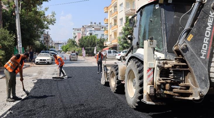 Toroslar Belediyesi, İlçenin Dört Bir Yanında Yolları Yeniliyor
