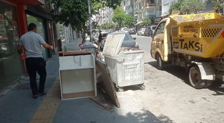 Akdeniz Belediyesi'nde Çöp Taksiler Hafta Sonu da Mesai De...