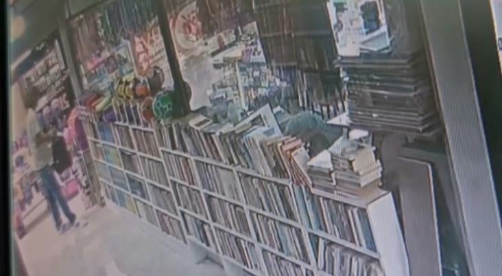 Mersin’de Kırtasiyeden Çanta Hırsızlığı