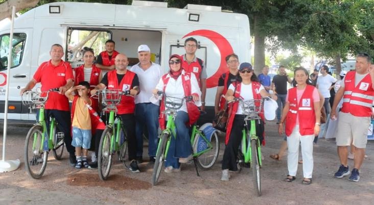 Mersin'de Sağlık İçin Petal Çevirip Yürüdüler