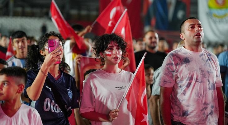 Mersin'de Tarsus Belediyesi’nden Futbol Coşkusuna Ortaklık
