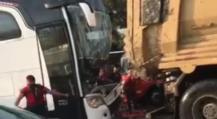 Mersin’de Feci Kaza: Otobüs Aynı Yöndeki Tır’a Çarptı