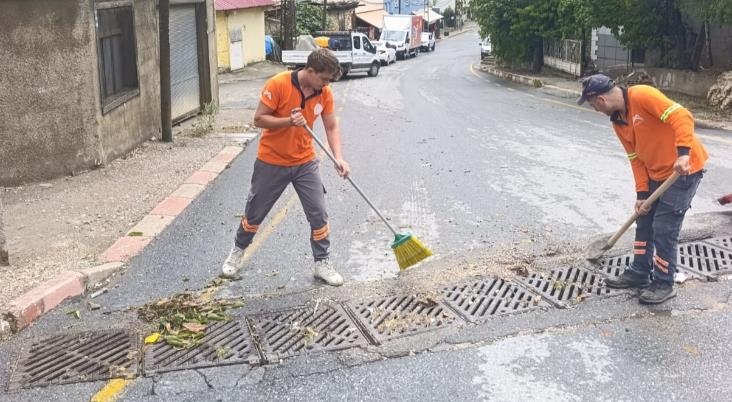 Mersin Büyükşehir Belediyesi Ekiplerinden Çamlıyayla’da Sağanak Sonrası Temizlik Çalışması