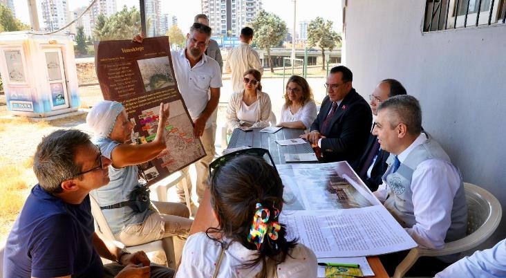 Vali Toros, Yumuktepe Höyüğü Kazı Alanını Ziyaret Etti