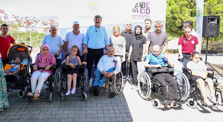 Mersin'de Özel Gereksinimli Bireylere Tekerlekli Sandalye Dağıtıldı