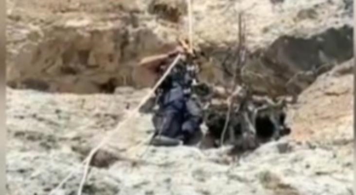 Mersin Büyükşehir Belediyesi İtfaiye Ekiplerinden Keçi Kurtarma Operasyonu