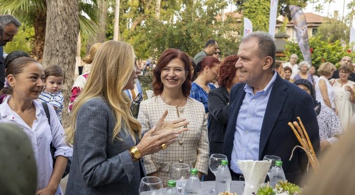 Tasarımcı Dilek Hanif’ten Mersin’e Özgü Dokumalar Sergisi