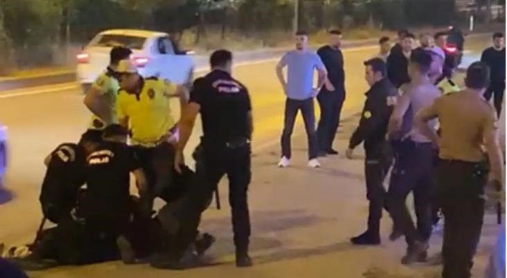 2 Polisi Yaraladılar… Polis Aracına Zarar Verdiler: 3 Zanlı Tutuklandı