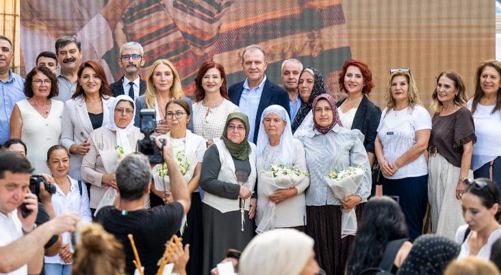 Başkan Seçer ve Meral Seçer 'mersin Dokumaları Kıyafet Sergisi'ne Katıldı