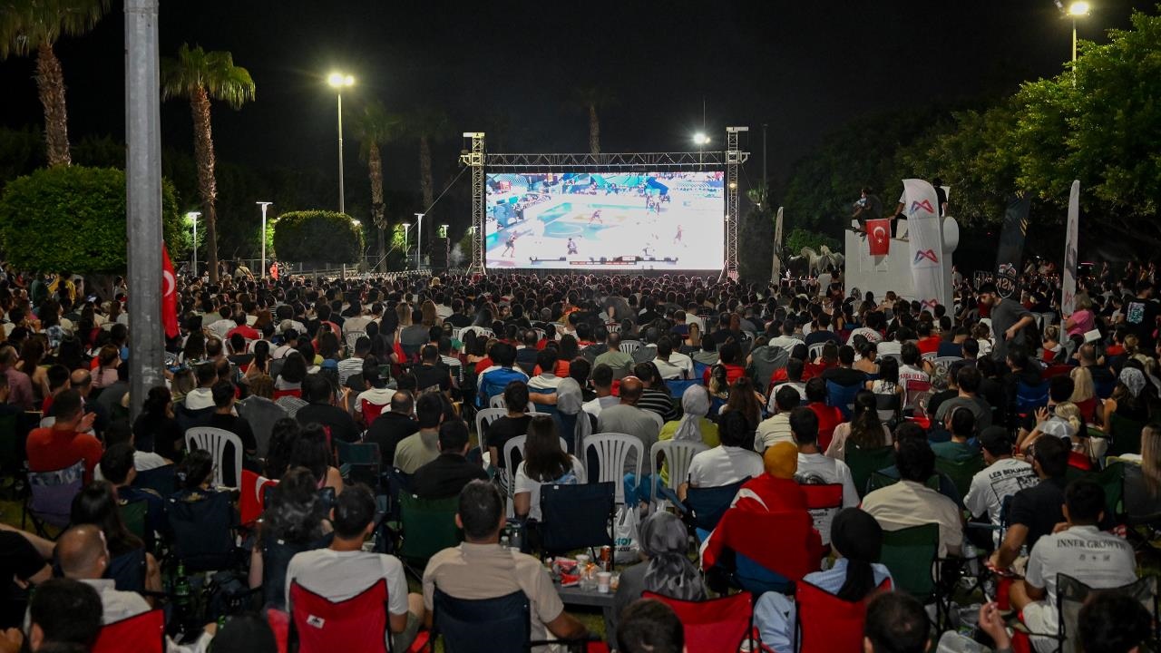 Mersinliler Dev Final Heyecanını Dev Ekranda İzledi