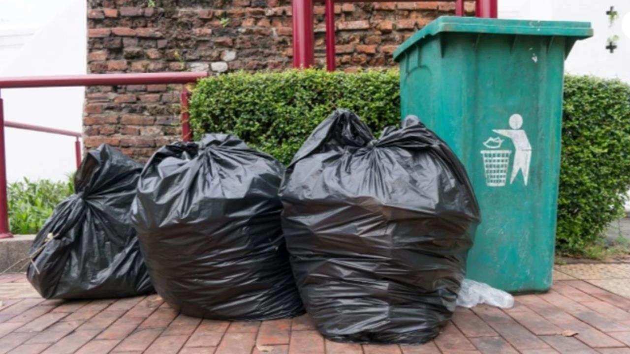 Komşular Arasında "Çöp Kokusu" Kavgası Çıktı: 2 Yaralı