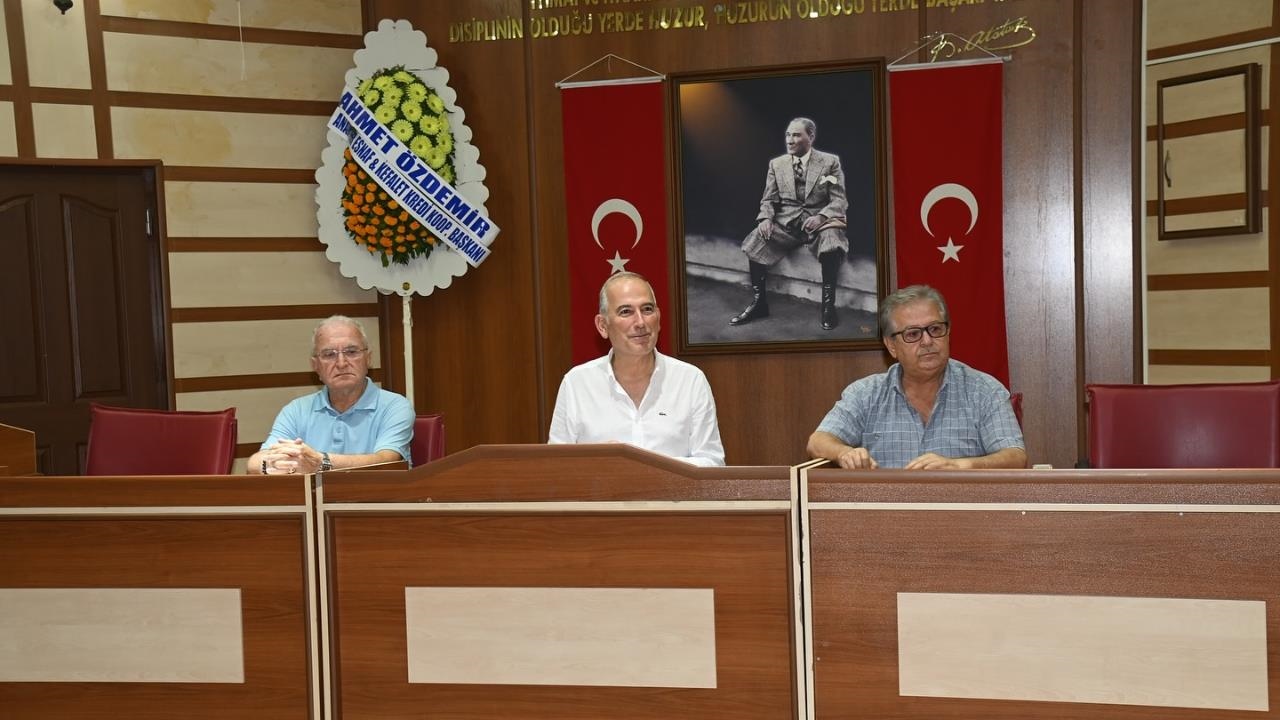 Anamur Belediye Başkanı Deniz, İlçedeki Müteahhitlerle Bir Araya Geldi