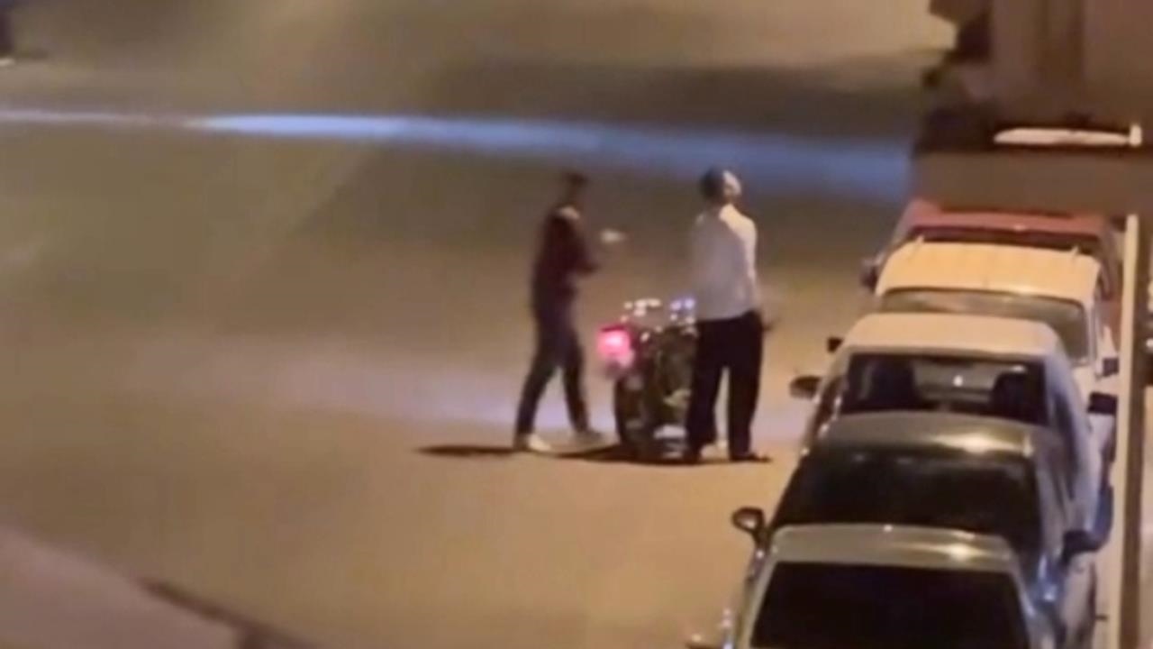 Mersin'de Daireyi Taşladılar, Küfür Ederek, Taciz Ettiler