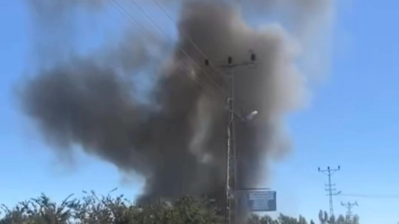 Adana’daki Geri Dönüşüm Fabrikasında Yangın Paniği