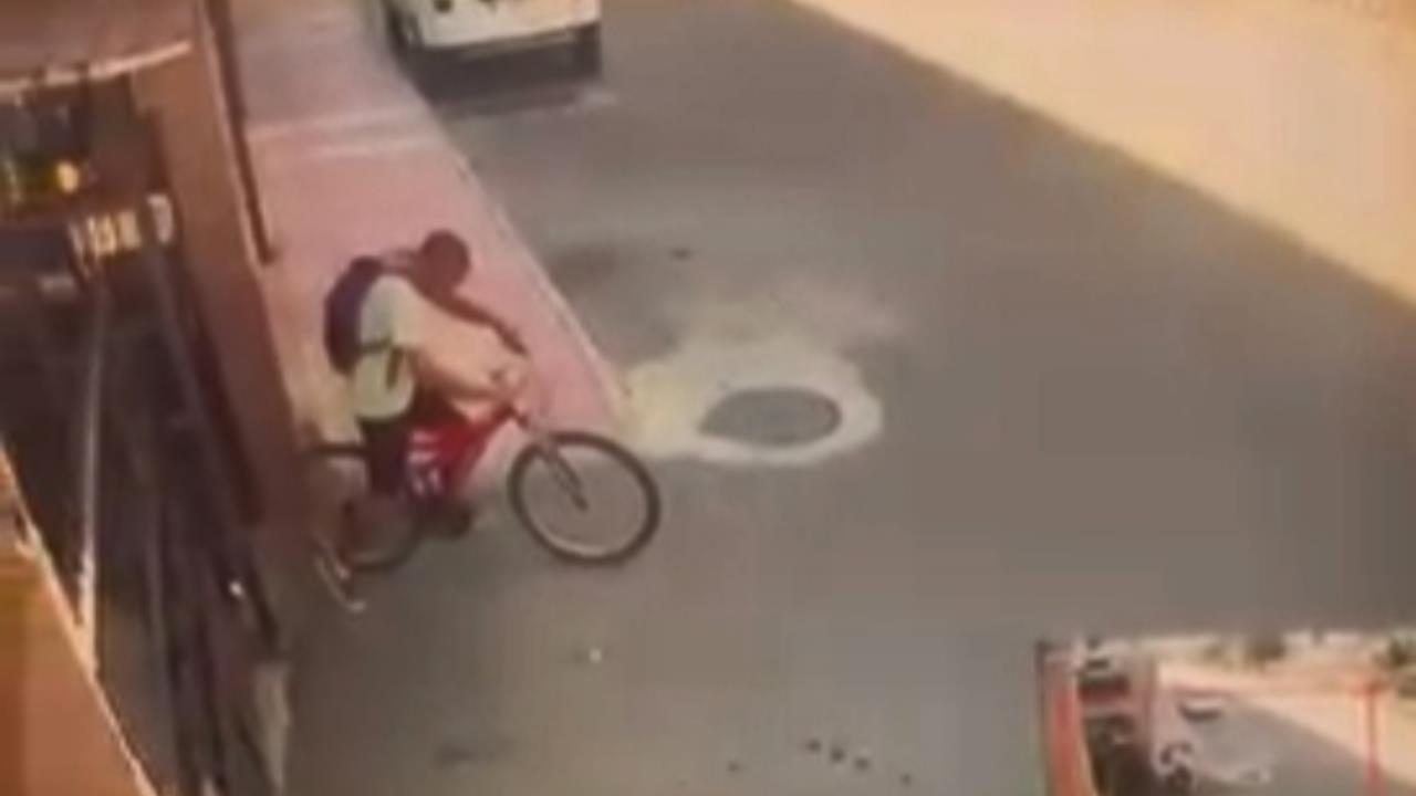 Mersin’de Bisiklet Hırsızlığı Güvenlik Kamerasına Yansıdı