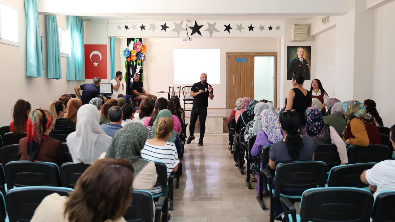 Toroslar’da "En İyi Narkotik Polisi Anne" Projesi İle Madde Bağımlılığı Eğitimi