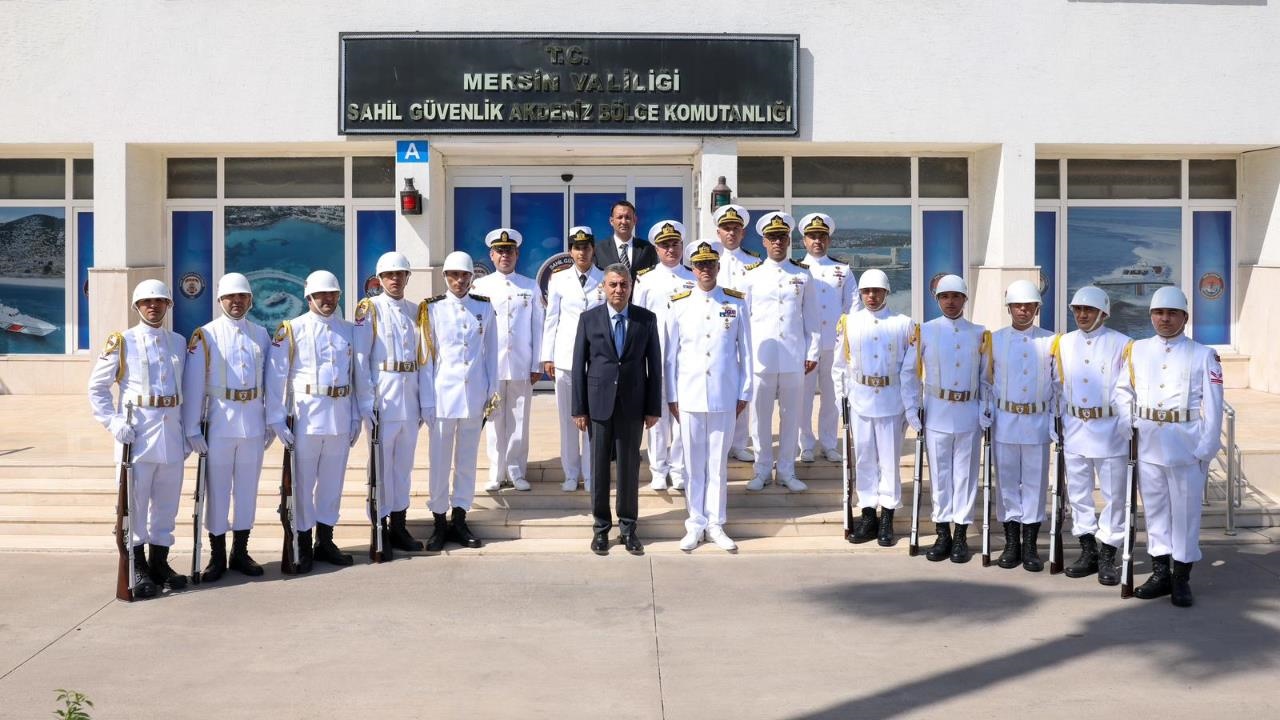 Vali Toros'tan, Tuğamiral Gücüyen 'e İadi-i Ziyaret