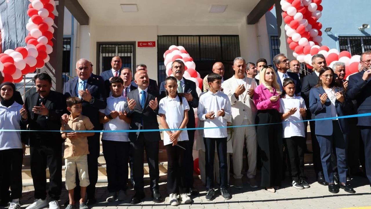 Vali Toros , Adıyaman Besni’de Dr. Necip Öztürk Ortaokulu Açılışına Katıldı