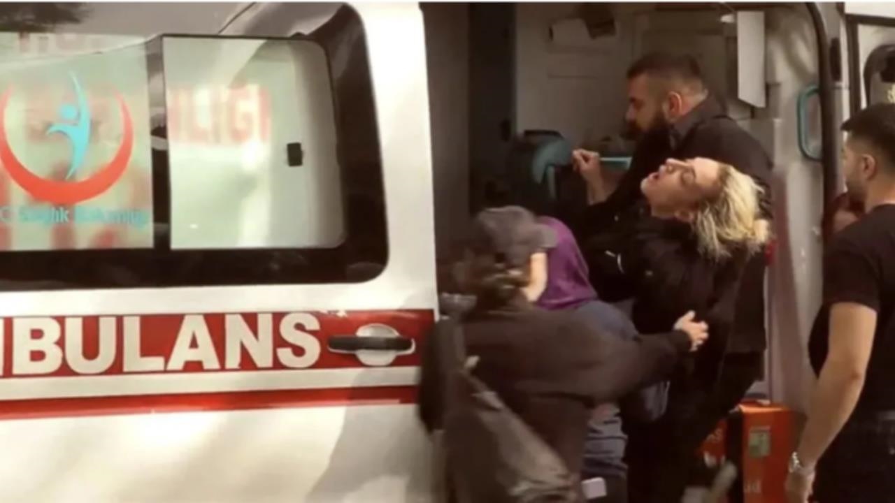 Güllü Defnediliyor: Cenazede Kızı Fenalık Geçirdi