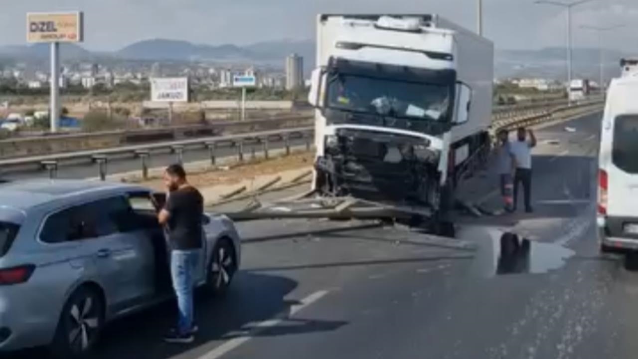 Mersin'de Kontrolden Çıkan TIR Karşı Şeride Geçti: 1 Yaralı