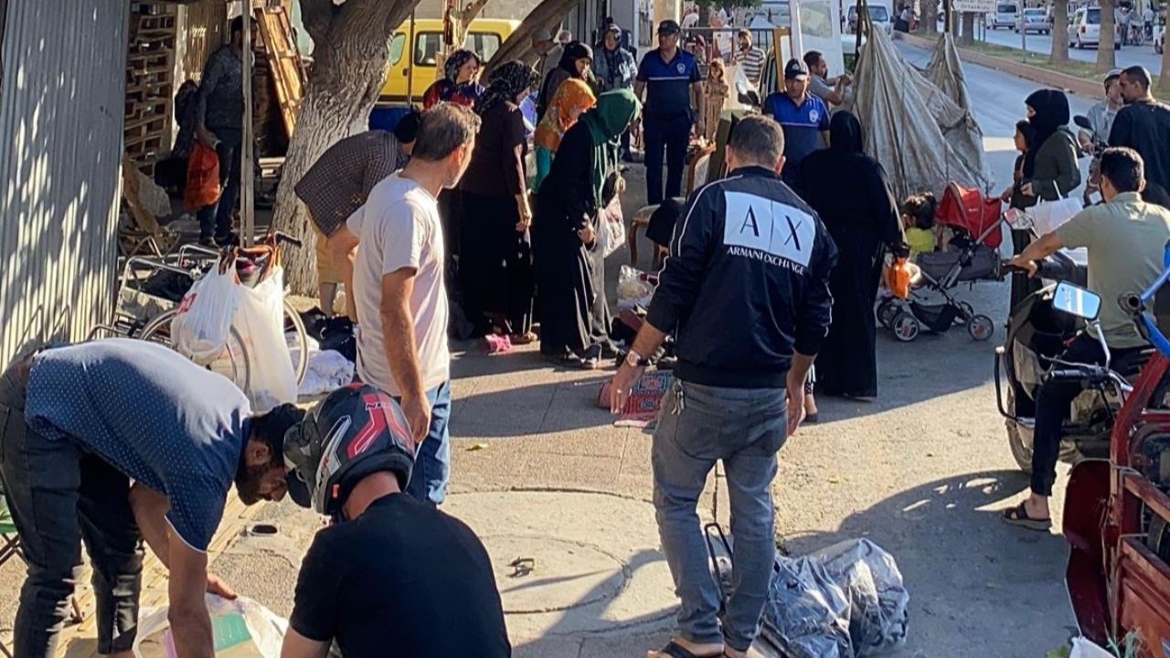 Akdeniz Gündoğdu Mahallesi’nde Seyyarların Kurduğu Kaçak Pazar Kaldırıldı!