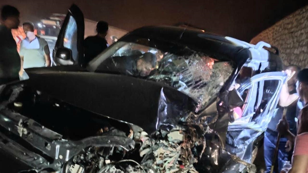 Mersin Erdemli Güzeloluk Yolunda Kafa Kafaya Çarpışma: 1 Yaralı