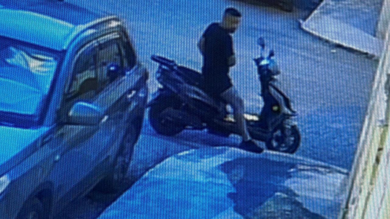 Mersin’de Sabah Saatlerinde Motosiklet Hırsızlığı Kamerada