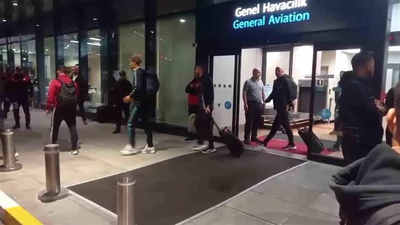 İstanbul'da Liverpool Takımı Galatasaray Maçı İçin Geldi