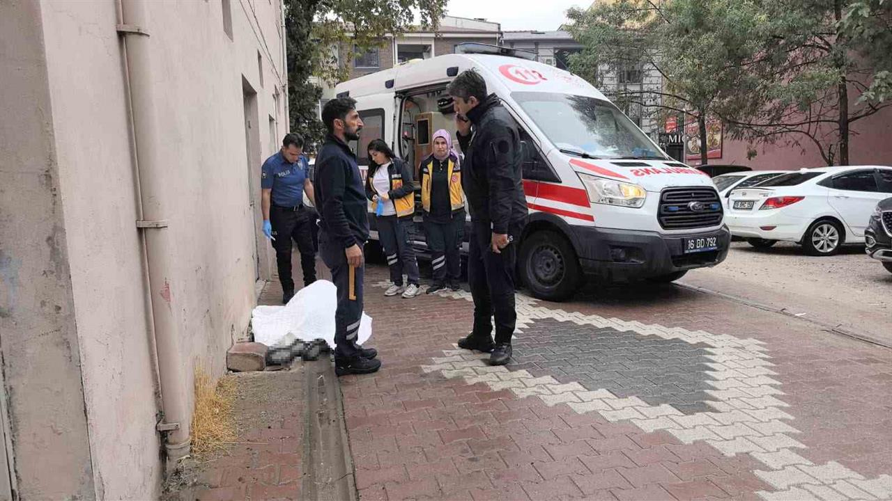 Bursa'da Sokakta Ölü Bulunan Yaşlı Adamın Kimliği Belirlendi