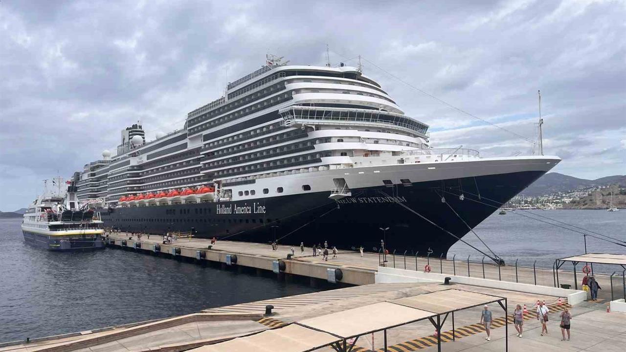 Bodrum'a İlk Gelen Yolcu Gemisi: 2.592 Yolcu Taşıdı