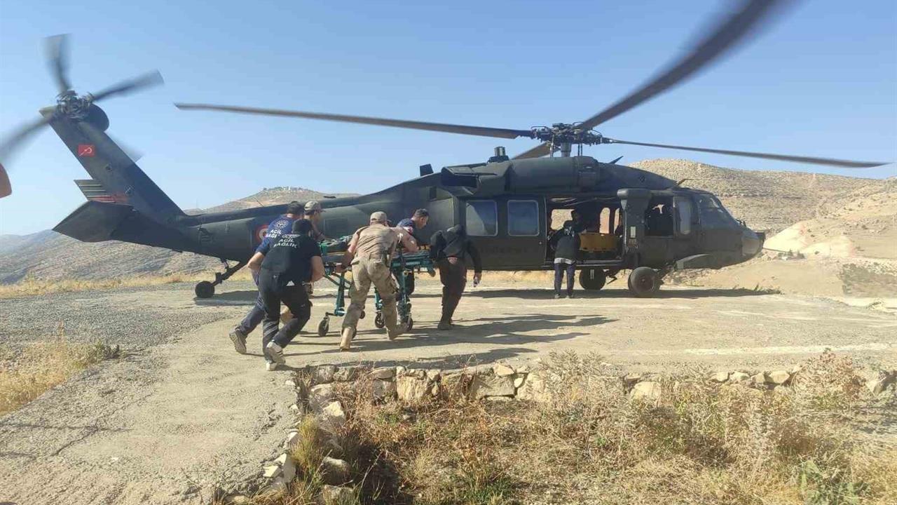 Siirt’te Jandarma Helikopteri İş Kazasında Yaralanan İşçiyi Kurtardı