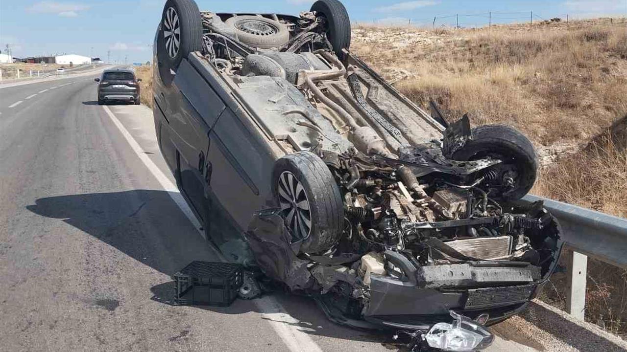 Bayburt'ta Trafik Kazası: 2 Yaralı