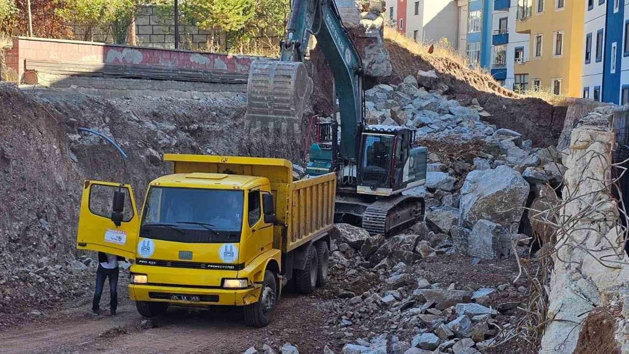 İspir'de Heyelan Krizi: Başkan Coşkun'dan Açıklama