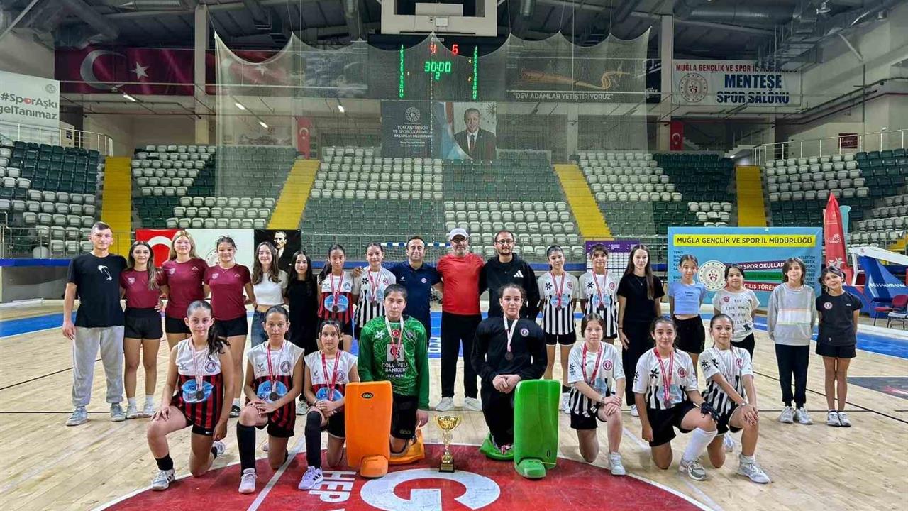 Muğla'da Hokey Ligi Şampiyonu Bodrum Gündoğanspor Oldu