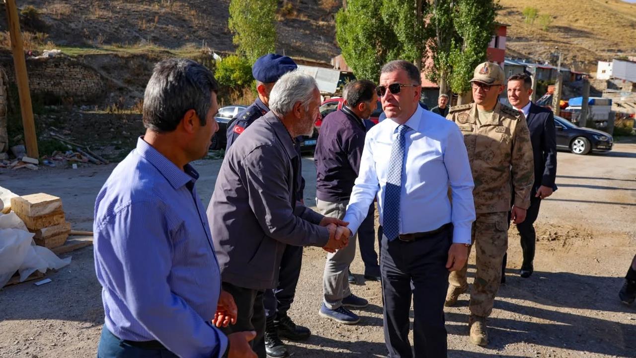 Bayburt'ta Vali Eldivan Kopuz Köyü'nde İncelemelerde Bulundu