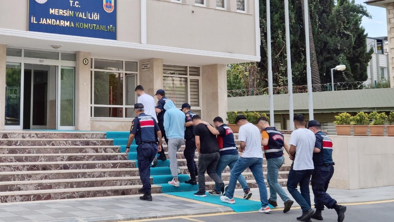 Mersin’de Jandarma Aranan 10 Şahsı Yakaladı