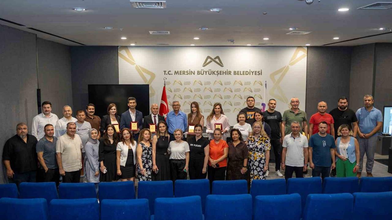 Mersin'de Başarılı Personellere Plaket Töreni Düzenlendi