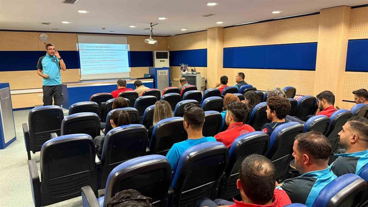 Elazığ'da UMKE Personeline Psikososyal Destek Eğitimi Verildi