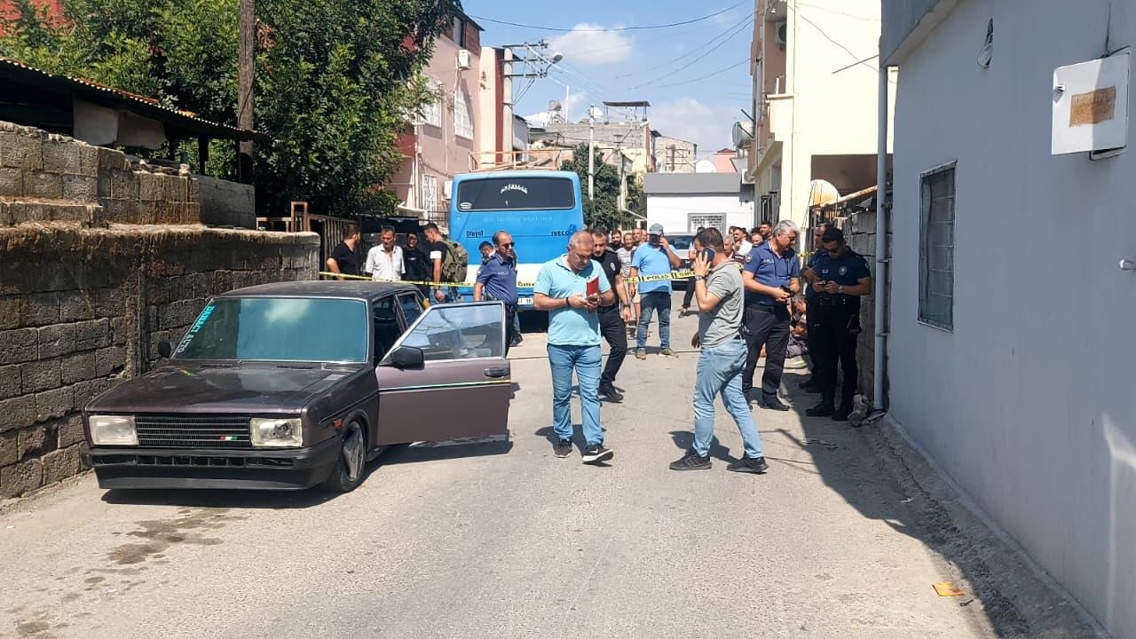 Mersin Tarsus’ta Park Halindeki Araçların Yanında Bir Kişi Ölü Bulundu